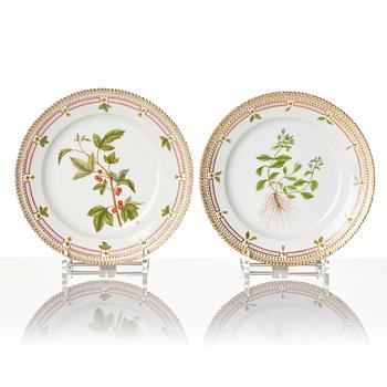 A set of 12 Royal Copenhagen 'Flora Danica' dishes, Denmark, 20th century.