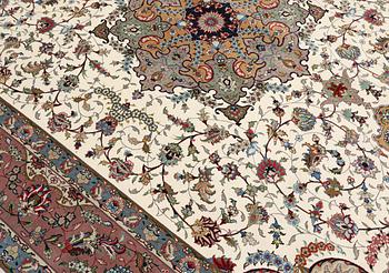 A part silk Tabriz carpet, so-called 50 Raj, approx. 356 x 250 cm.
