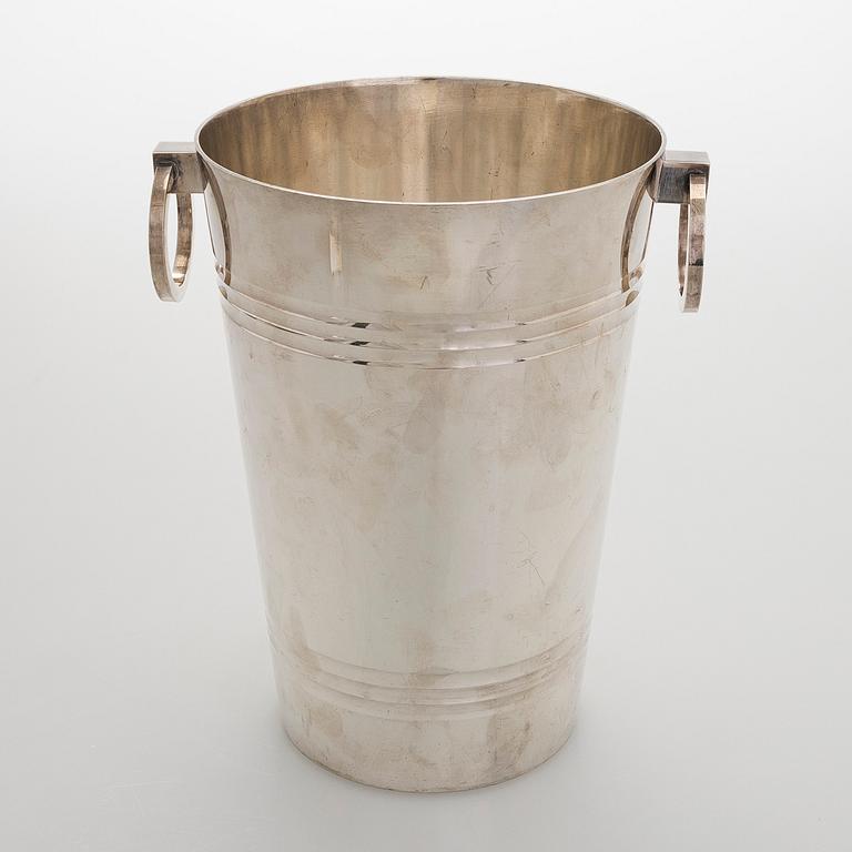 A champagne cooler, St Médard, France, first half of the 20th century.