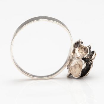 A silver ring and necklace. Martti Viikinniemi, Heinola 1972.