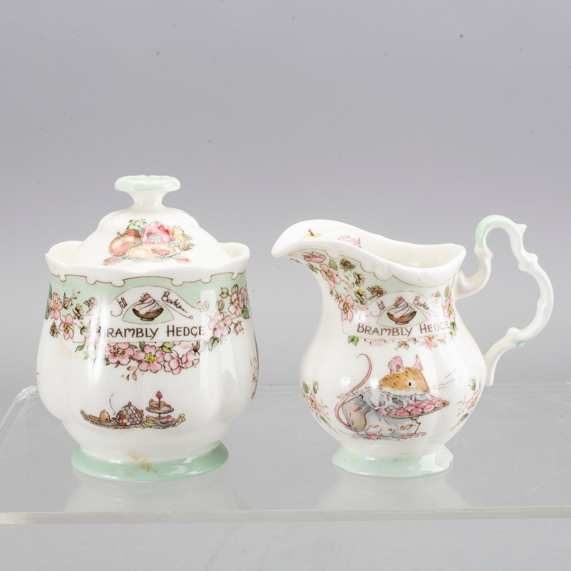 ROYAL DOULTON, porslin, 18 delar,  te- och kaffeservis,  Brambly Hedge, England, 1980-tal.