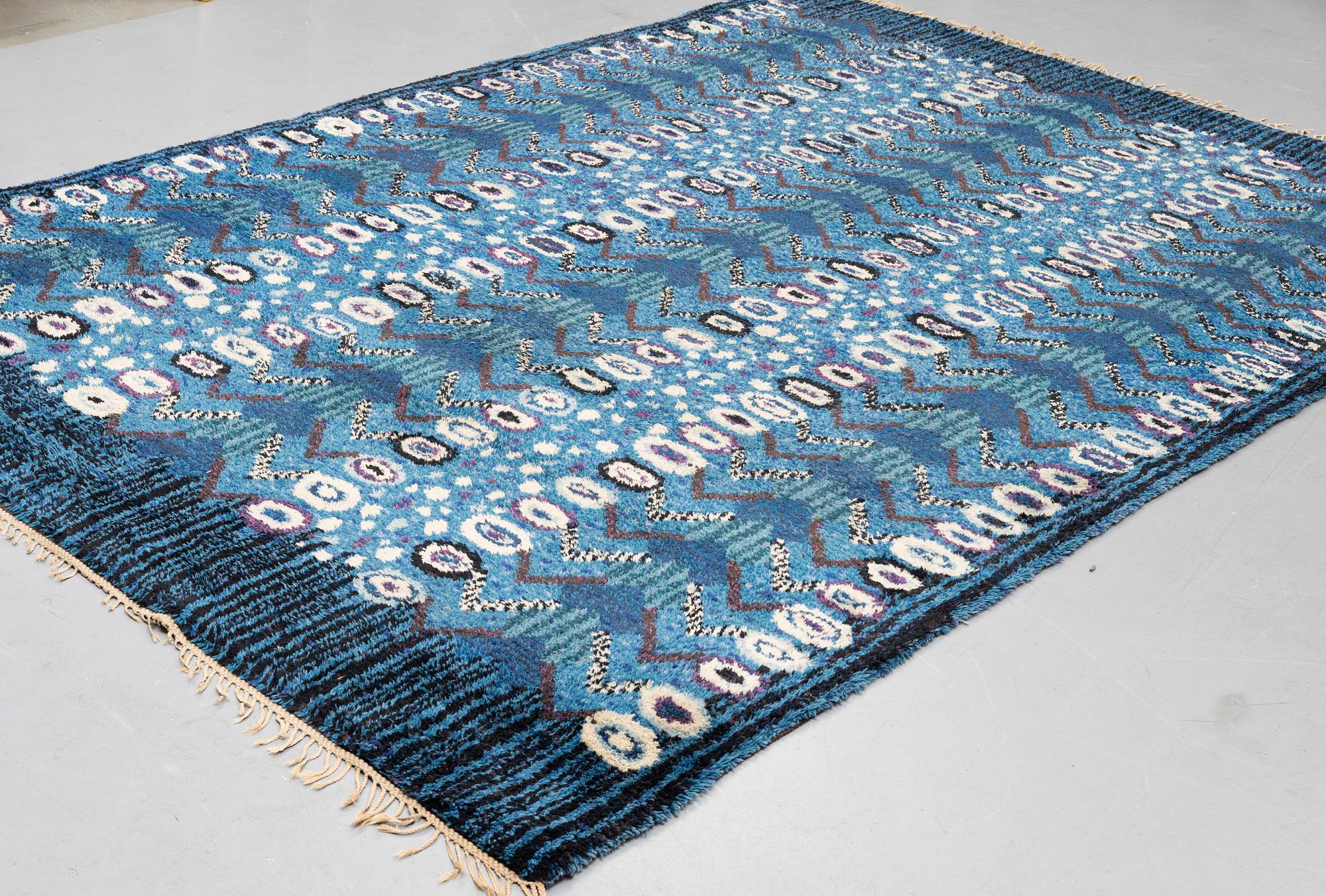 Berit Koenig, matta, "Påfågelsmattan", rya, ca 360 x 245 cm, Svensk Hemslöjd, osignerad.