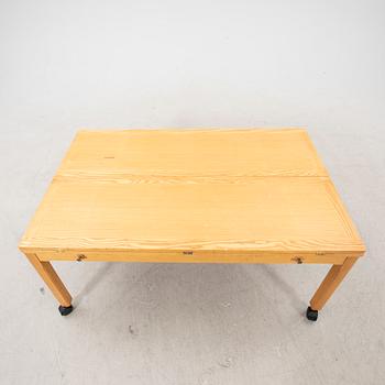 Børge Mogensen, an oak coffee table, model 5362, Fredericia Stolefabrik.