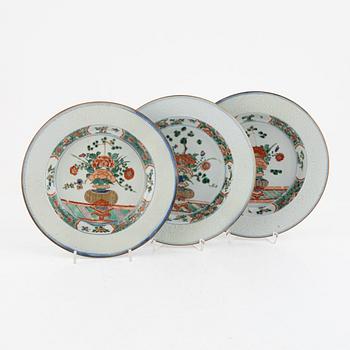 A set of three Chinese famille verte export porcelain plates, Qing dynsaty, 18th century.