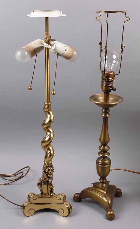 BORDSARMATURER, 2 st olika, mässing, barockstil, 1900-tal.