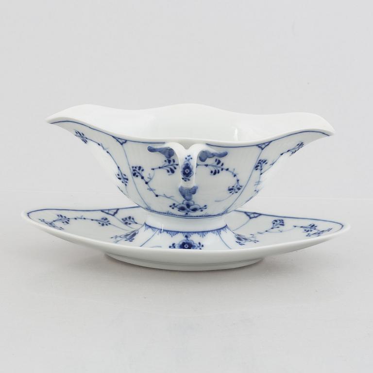 Sauce boat and three dishes, porcelain, "Blue Fluted Plain"/"Musselmalet", Royal Copenhagen, 1898-1923 and later.