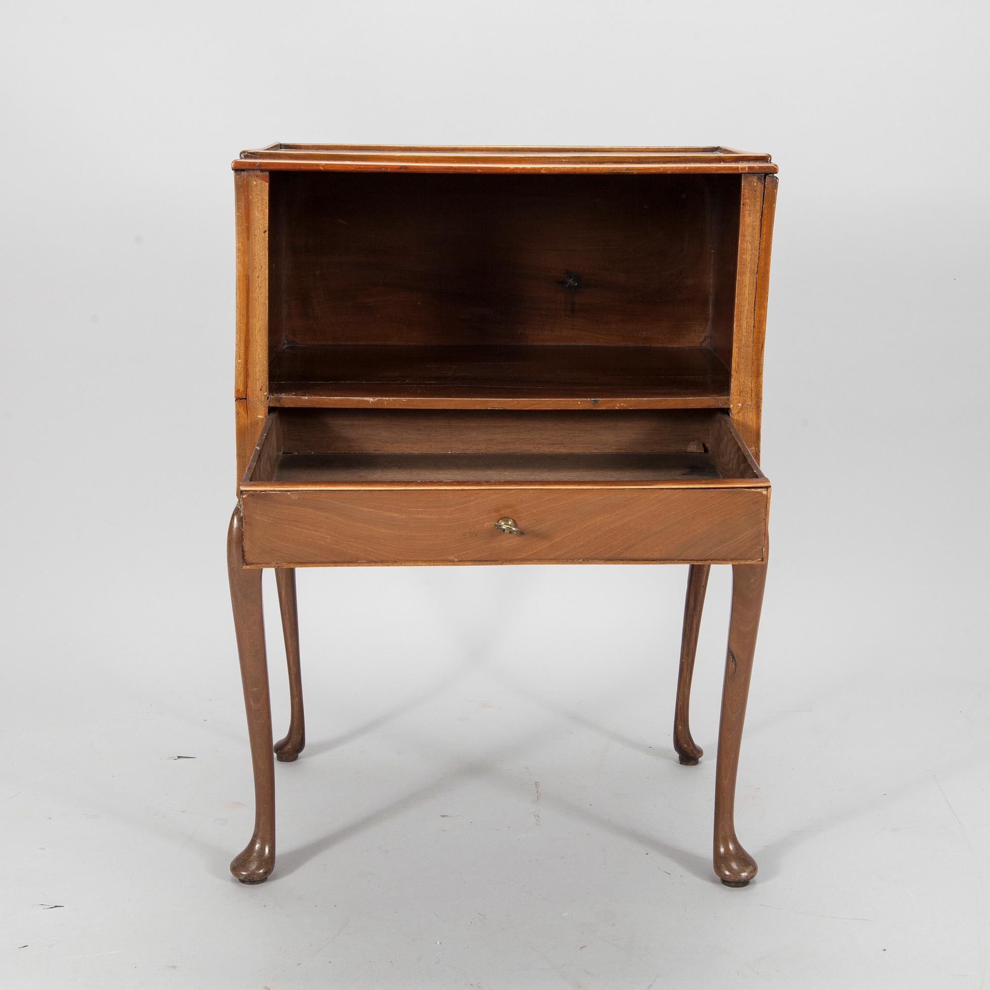 NATTDUKSBORD, troligen England 1800-talets slut.