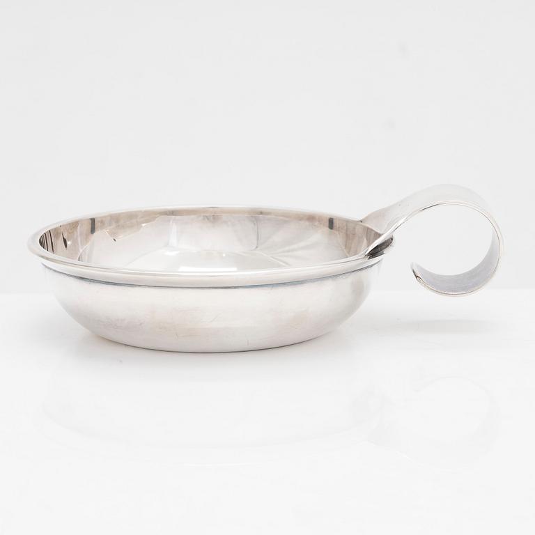 A sterlingsilver tastevin, J.A. Tarkiainen, Helsinki 1989.