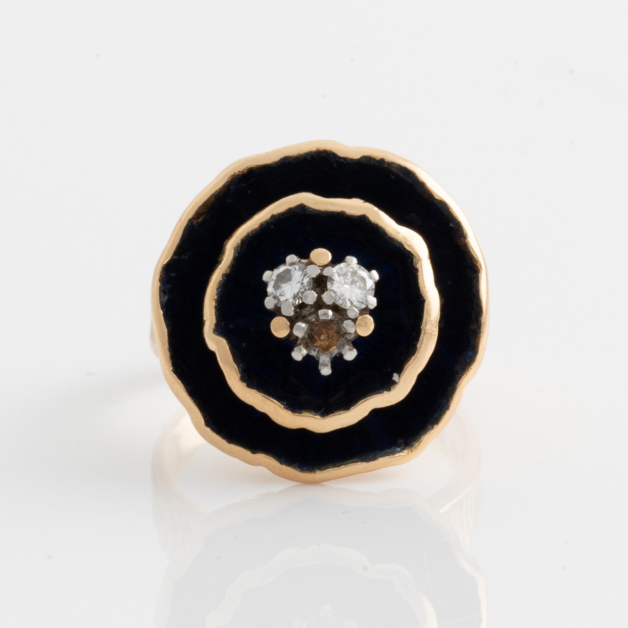 WA Bolin ring in 18K gold and enamel with round brilliant-cut diamonds, designed by Barbro Littmarck.