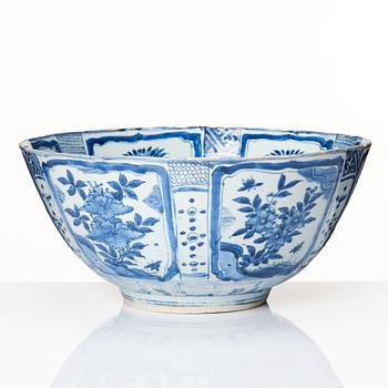 A massive blue and white kraak punch bowl, Ming dynasty, Wanli (1572-1622).