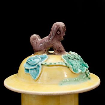 VAS med LOCK, porslin. Qing dynastin, 1800-tal.