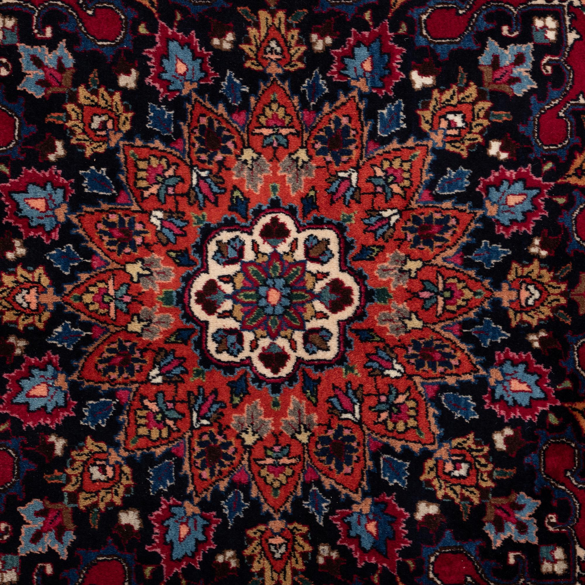 Matto, Old Mashad, ca 391 x 306 cm.