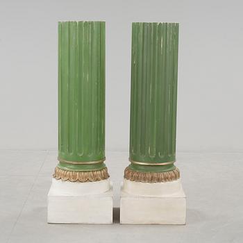 PIEDESTALER, ett par, gustaviansk stil, 1900-tal.