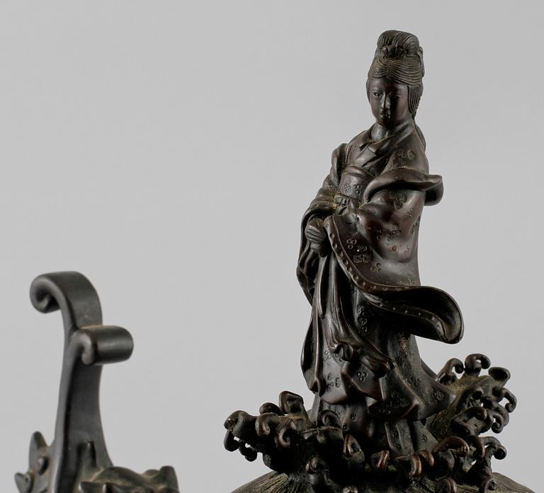 TRIPOD, patinerad metall, orientalisk, 1900-talets andra hälft.