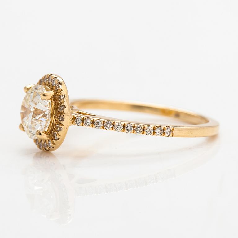 Ring, 18K guld, diamanter ca 1.20 ct totalt. Med AIG-certifkat.