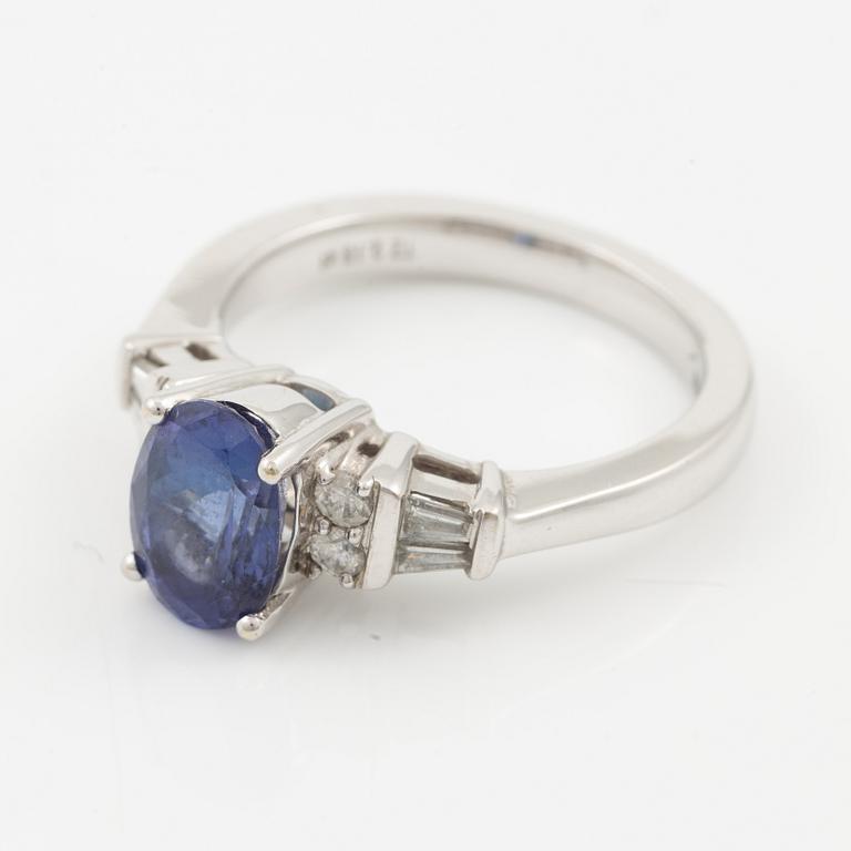 Ring in 14K gold set with a faceted tanzanite and diamonds in various cuts.