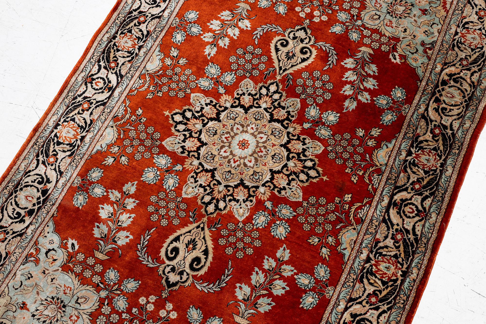 Carpet, Tabriz, silk, approx. 152 x 92 cm.