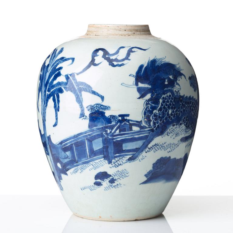 A blue and white Transitional jar, 17th Century.