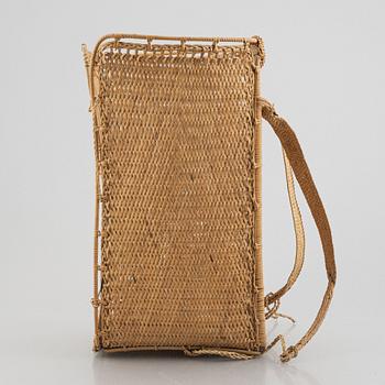 Ryggsäck, flätad rotting, Indonesien, 1900-tal.