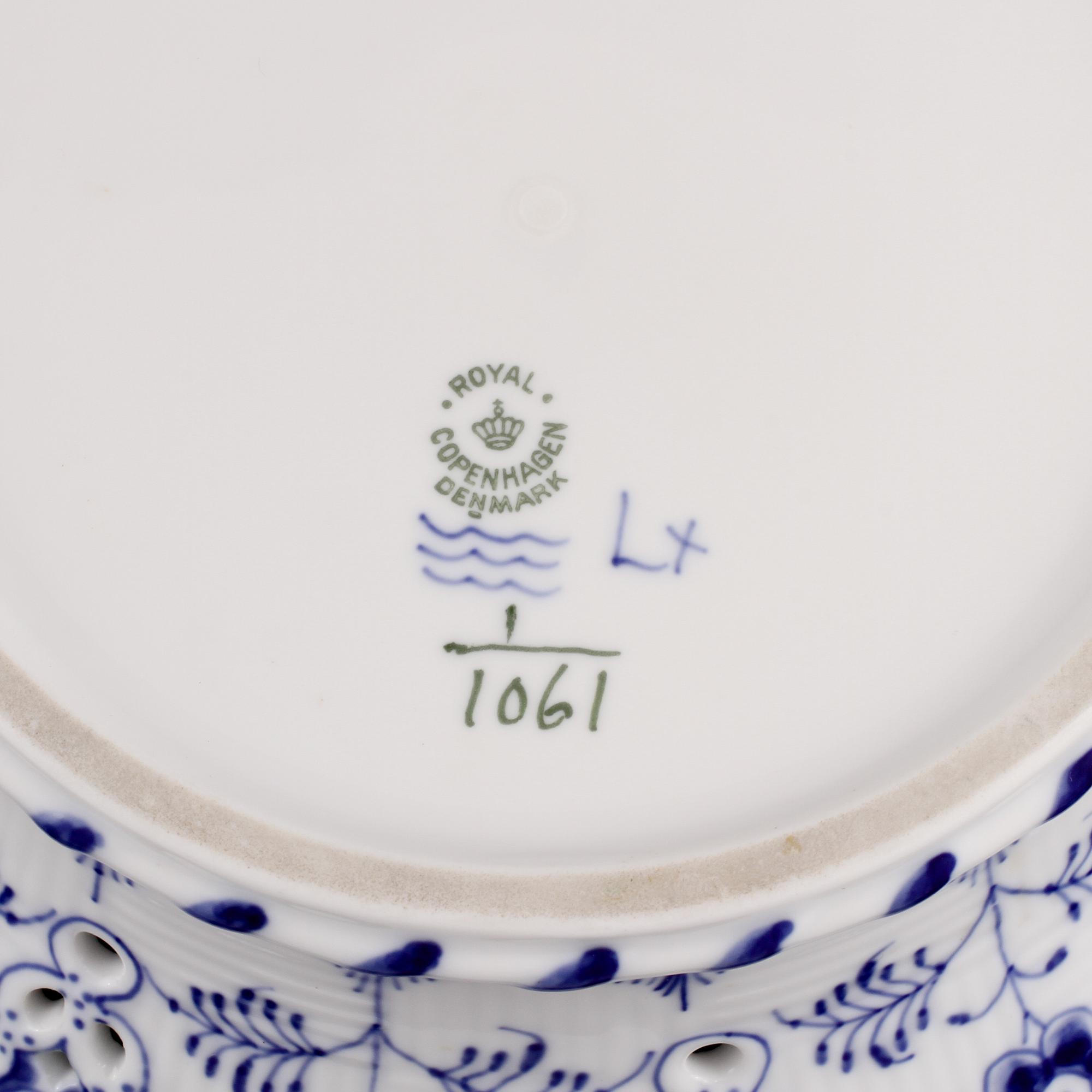 SKÅL, porslin, "Musselmalet", Royal Copenhagen, 1900-talets andra hälft.