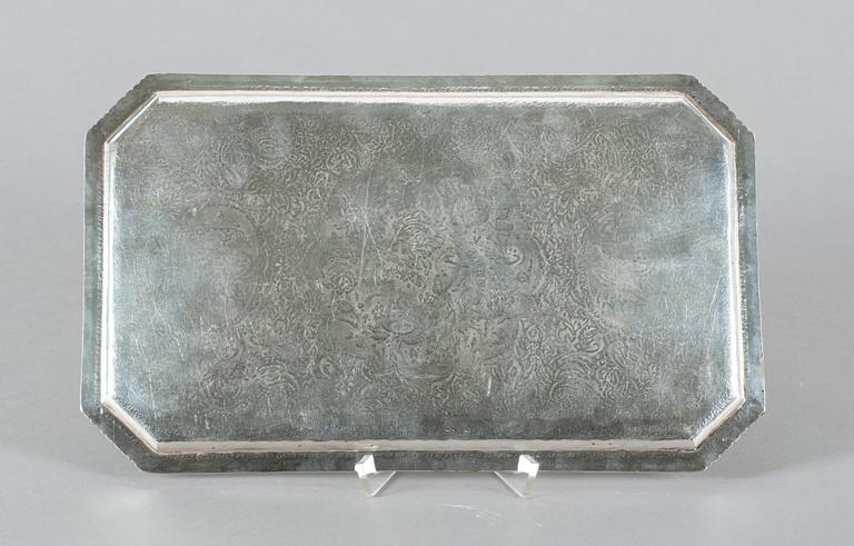 BRICKA, silver Persien/Iran, Reza Shah-perioden, 1900-talets första hälft. Vikt ca 570 g.