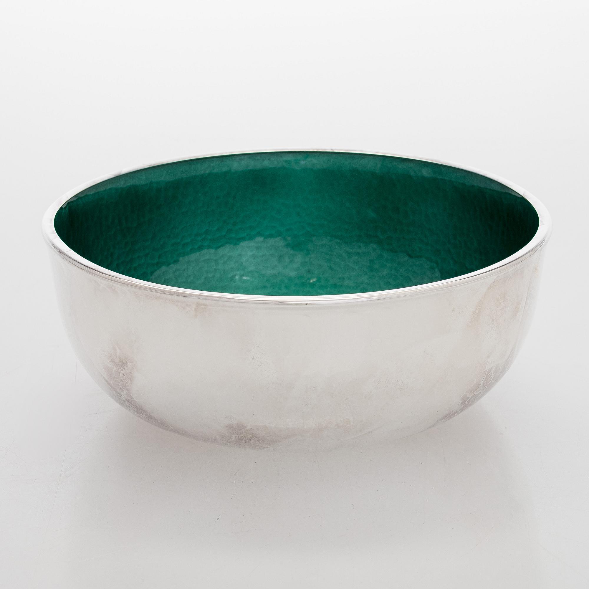 A. Tillander, skål, sterlingsilver och emalj, Åbo 2005.