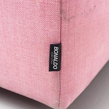 Giuseppe Viganò, a "Squaring" bed, Bonaldo, Italy.