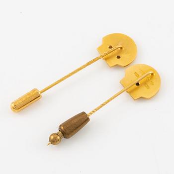 Slipsnålar, Sporrong,  ett par 18K guld med diamanter och grön sten.