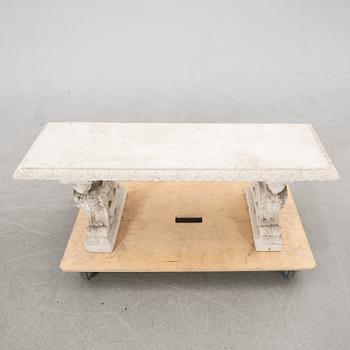 Trädgårdsbänk, betong, 1900-tal.