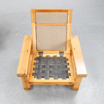 A pine 'Patron' lounge chair and table by Christer Lundén, designed 1974.