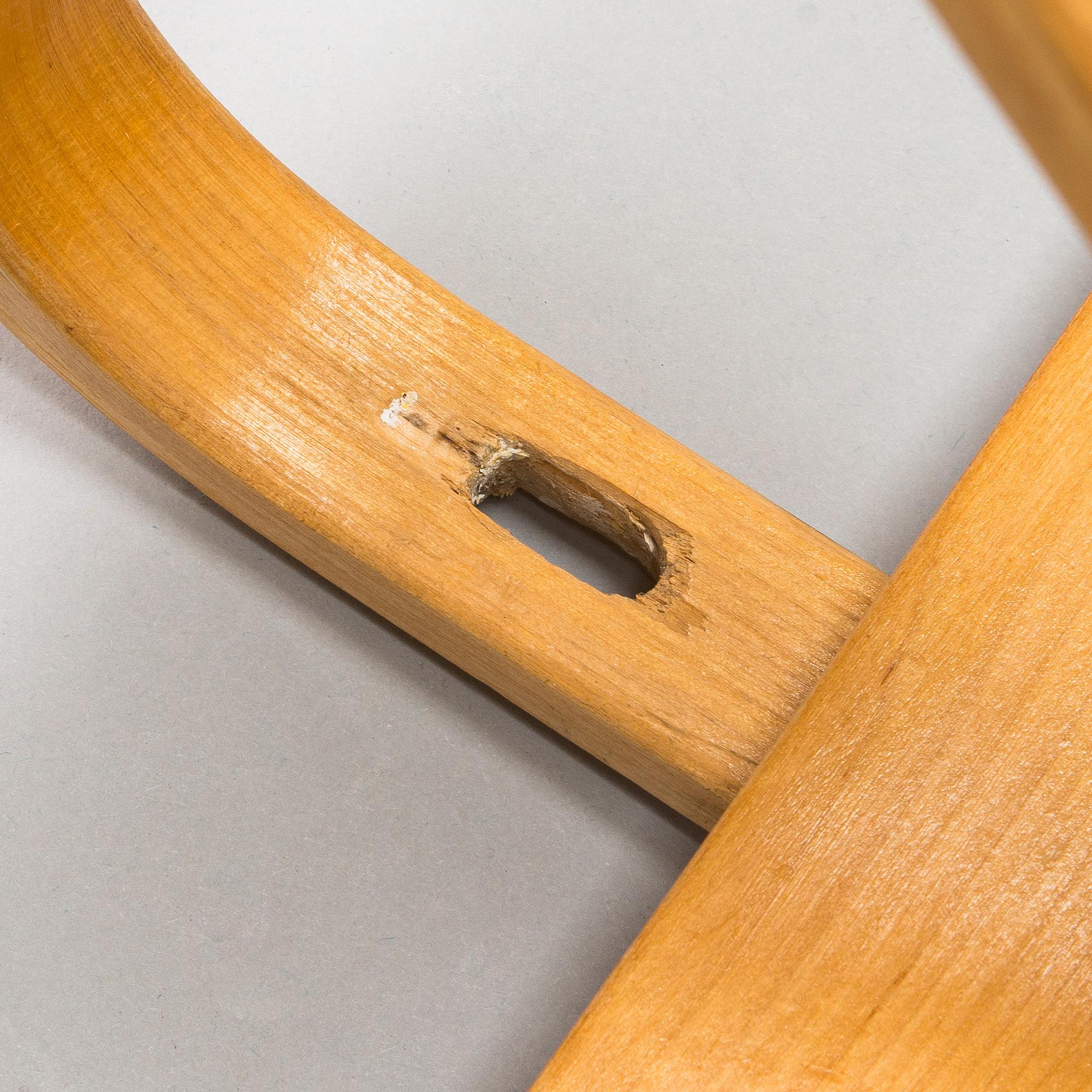 Alvar Aalto, hatthylla/ klädhängare för O.Y. Huonekalu-ja Rakennustyötehdas A.B, 1900-talets mitt.