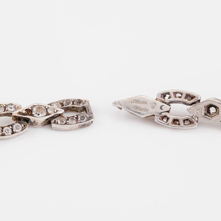 COLLIER, sterlingsilver, grön sten, vita- samt svarta stenar, 1900-talets första hälft.