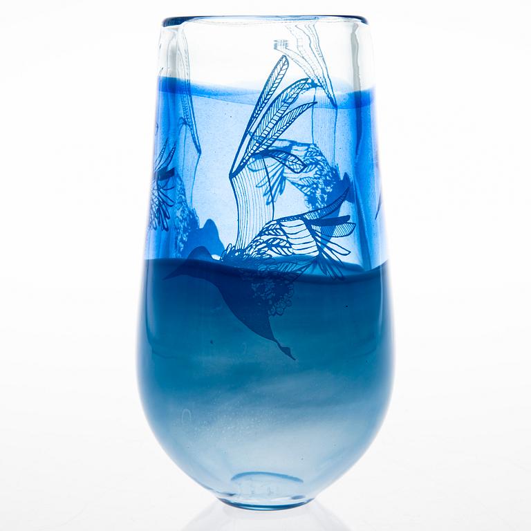 SINI MAJURI, a glass sculpture, signed Sini Majuri, Linnut 1/4.