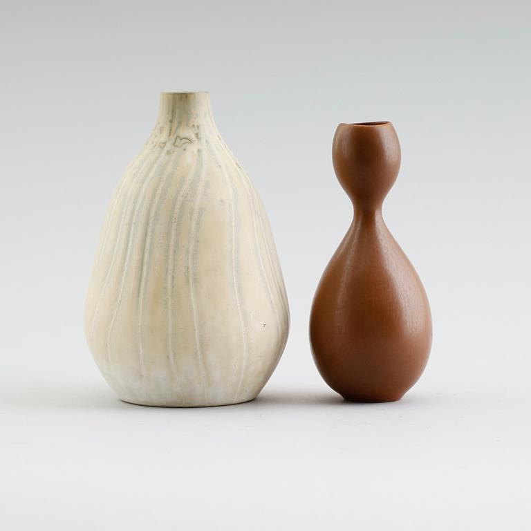 VASER, 2 st, stengods, Stig Lindberg och Carl Harry Stålhane, Gustavsberg och Rörstrand, 1900-talets mitt.