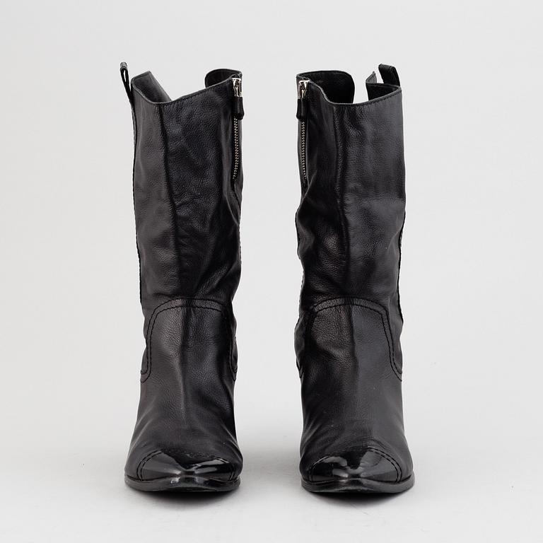CHANEL, a pair of leather boots, size 40.