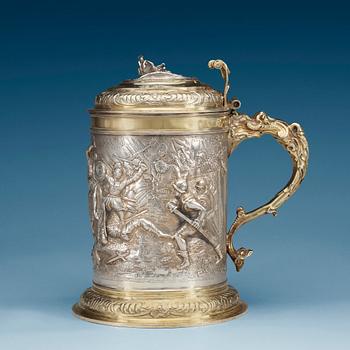 829. An English 19th century parcel-gilt tankard, marks of London 1817.