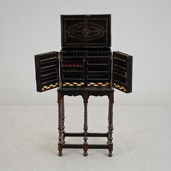 KABINETTSKÅP, barock, 1700-tal.