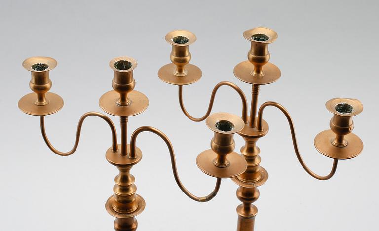 KANDELABRAR, ett par, mässing, Nyköpings Mässingsbruk, 1800-tal.