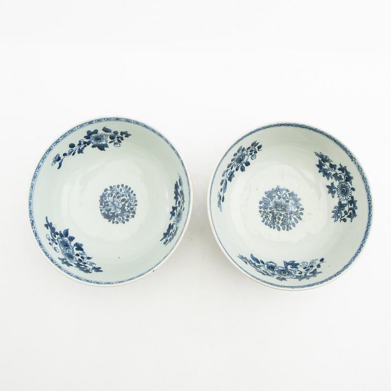 Bowls, a pair, porcelain, Qianlong (1736-95), Qing dynasty, China.