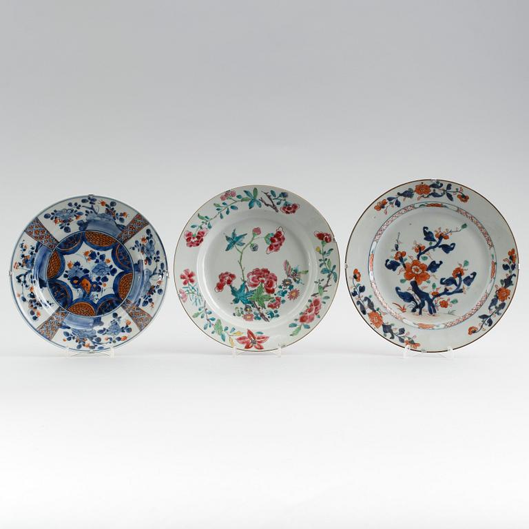 TALLRIKAR, 3 st, porslin, Kina, 1700-tal.