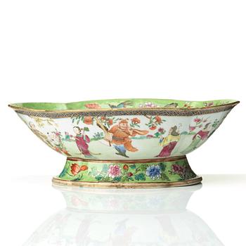 A famille rose serving dish, Qing dynasty, circa 1900.