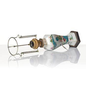 Bordslampa / vas, porslin, Kina, Qingdynasti, Qianlong (1736-95).