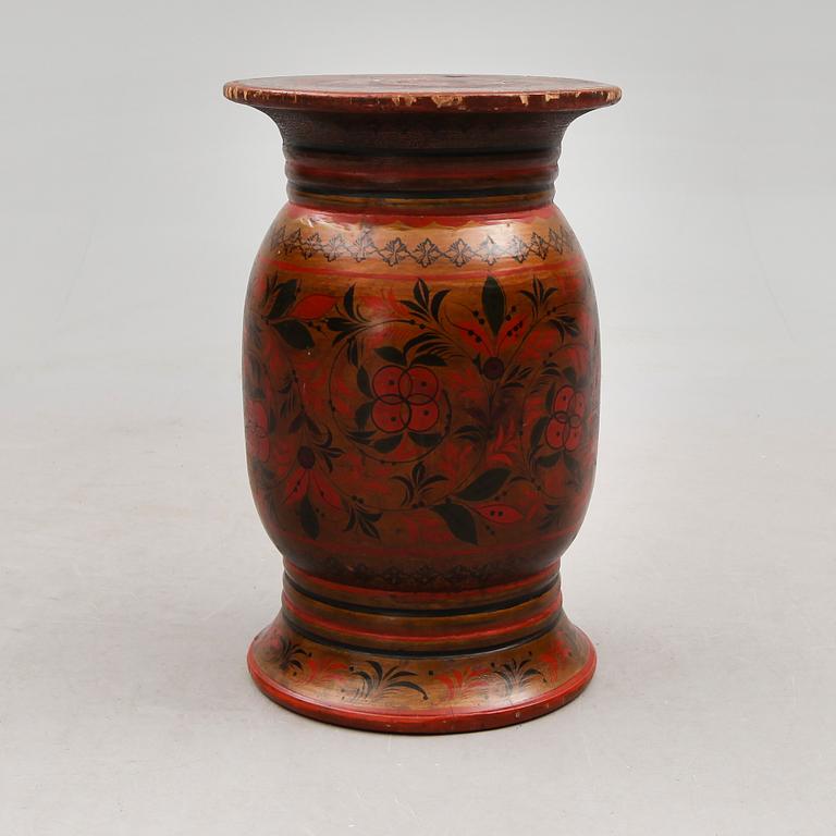 BORD, målad asp, Ryssland, 1800-/1900-tal.
