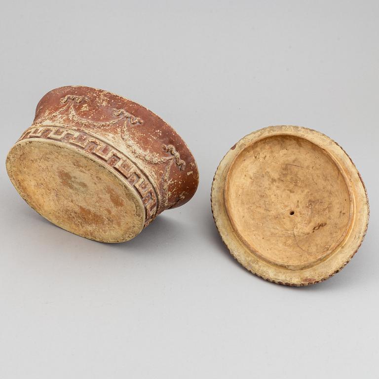 Pastejterrin, lergods, sengustaviansk, 1800-talets början.