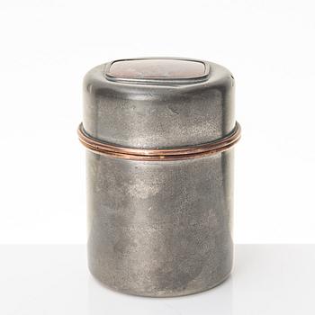 Estrid Ericson, burk med lock, Firma Svenskt Tenn, Stockholm, 1957.