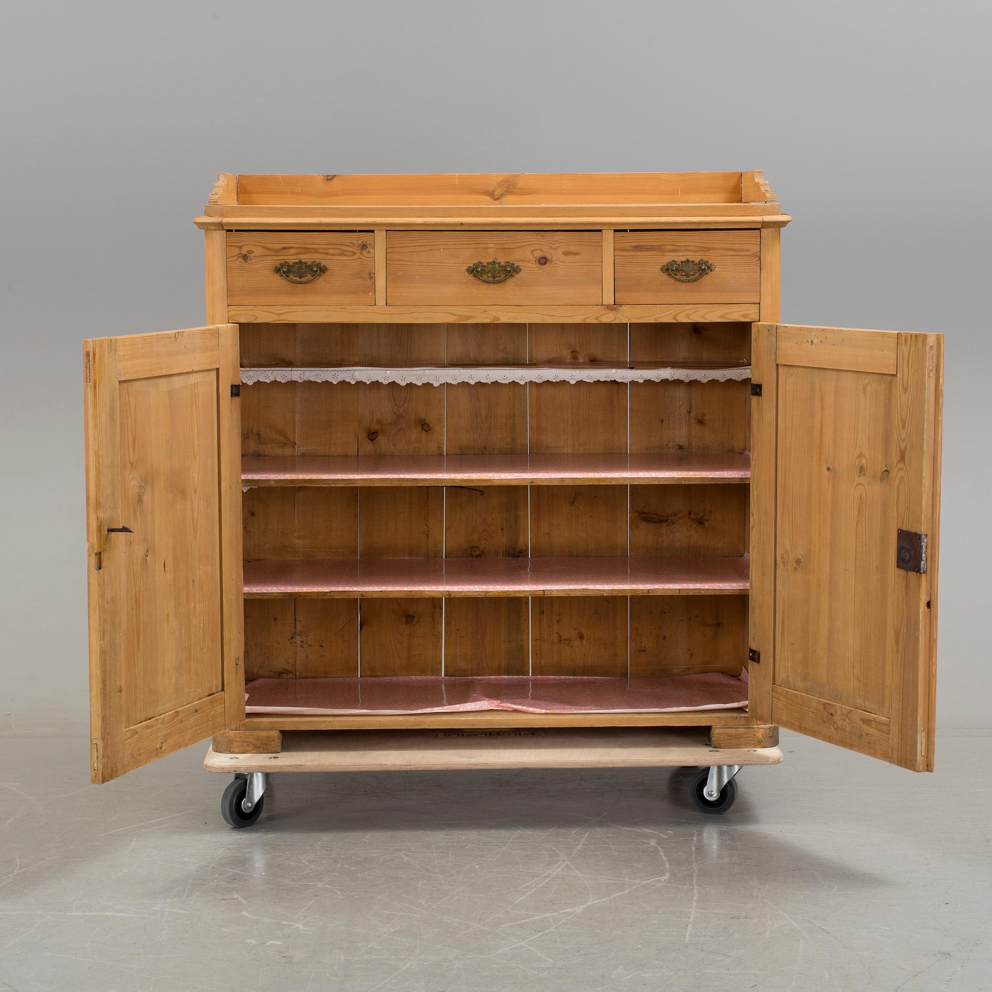 SKÄNK, furu, avlutad, 1800-talets andra hälft.