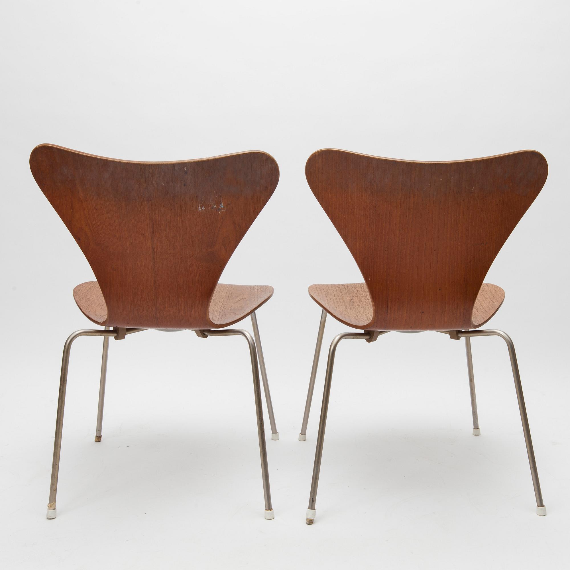 STOLAR, 2 st, "Sjuan", Arne Jacobsen, Fritz Hansen, Danmark.