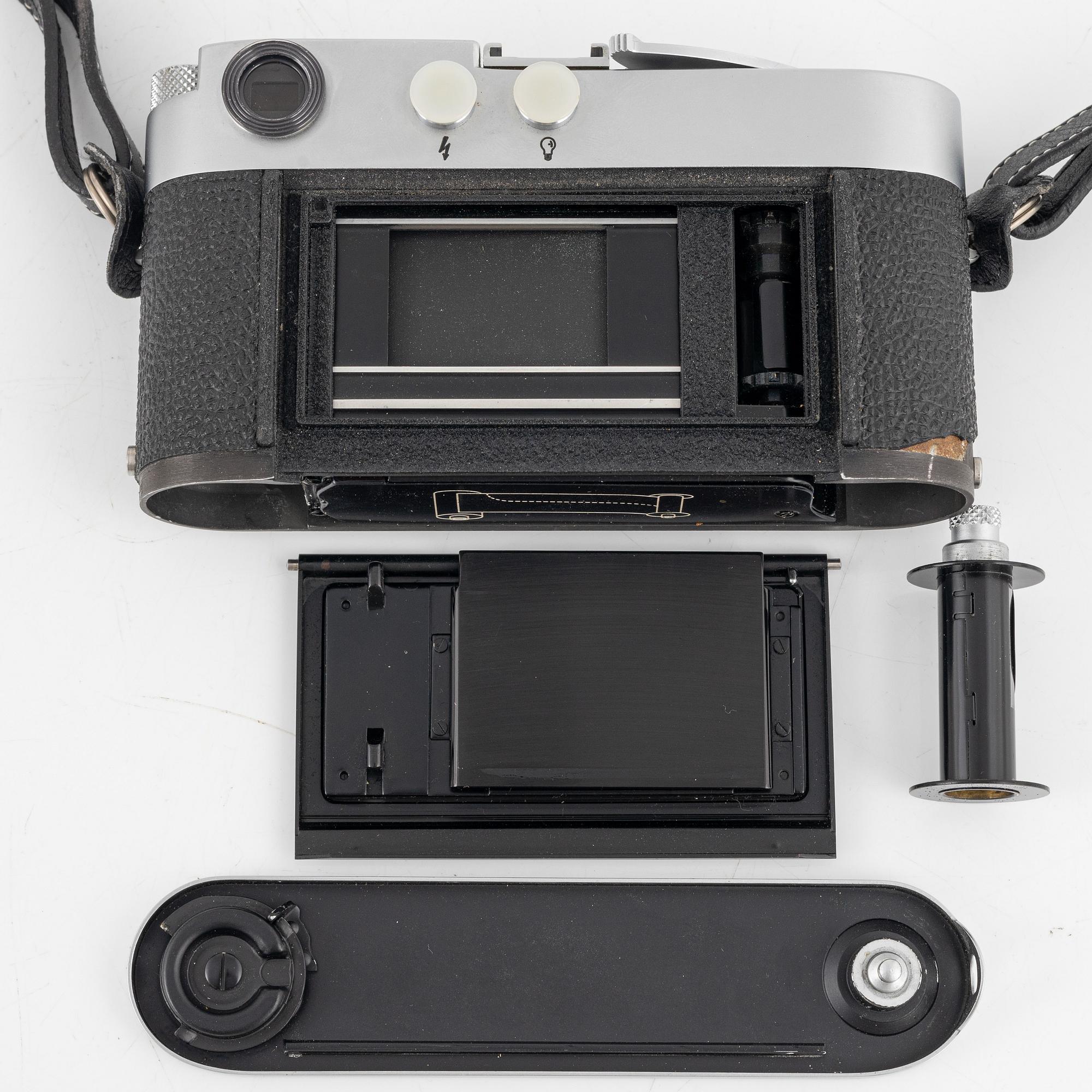 Leica M2, no. 1069931, 1963.