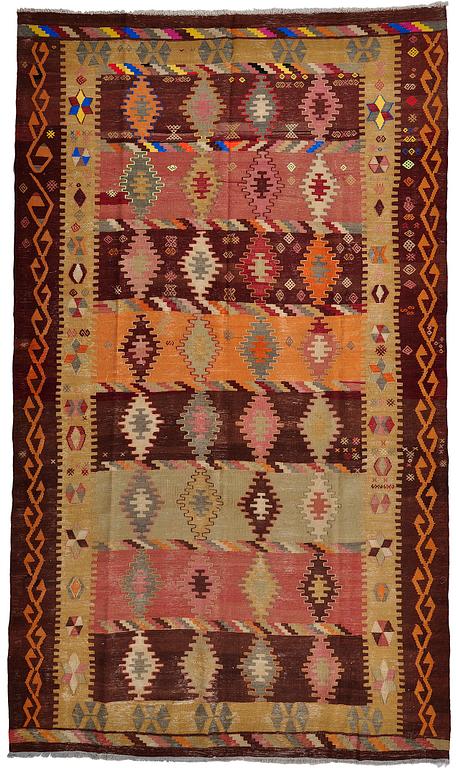 A carpet, kilim Turkiet, ca 318 x 183 cm.