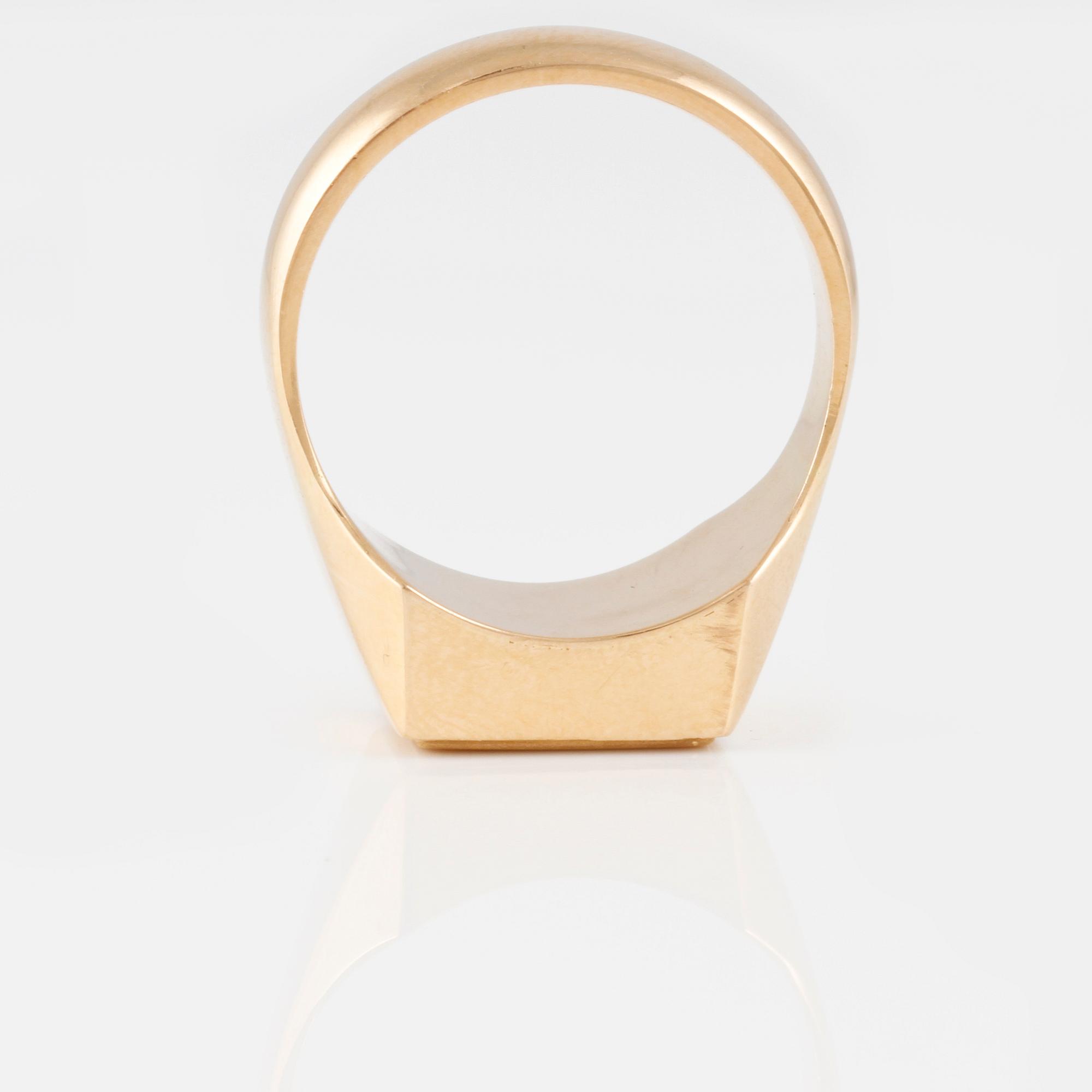 KLACKRING, 18K guld, Alton, Falköping, 1977. Vikt 16,1 gram.